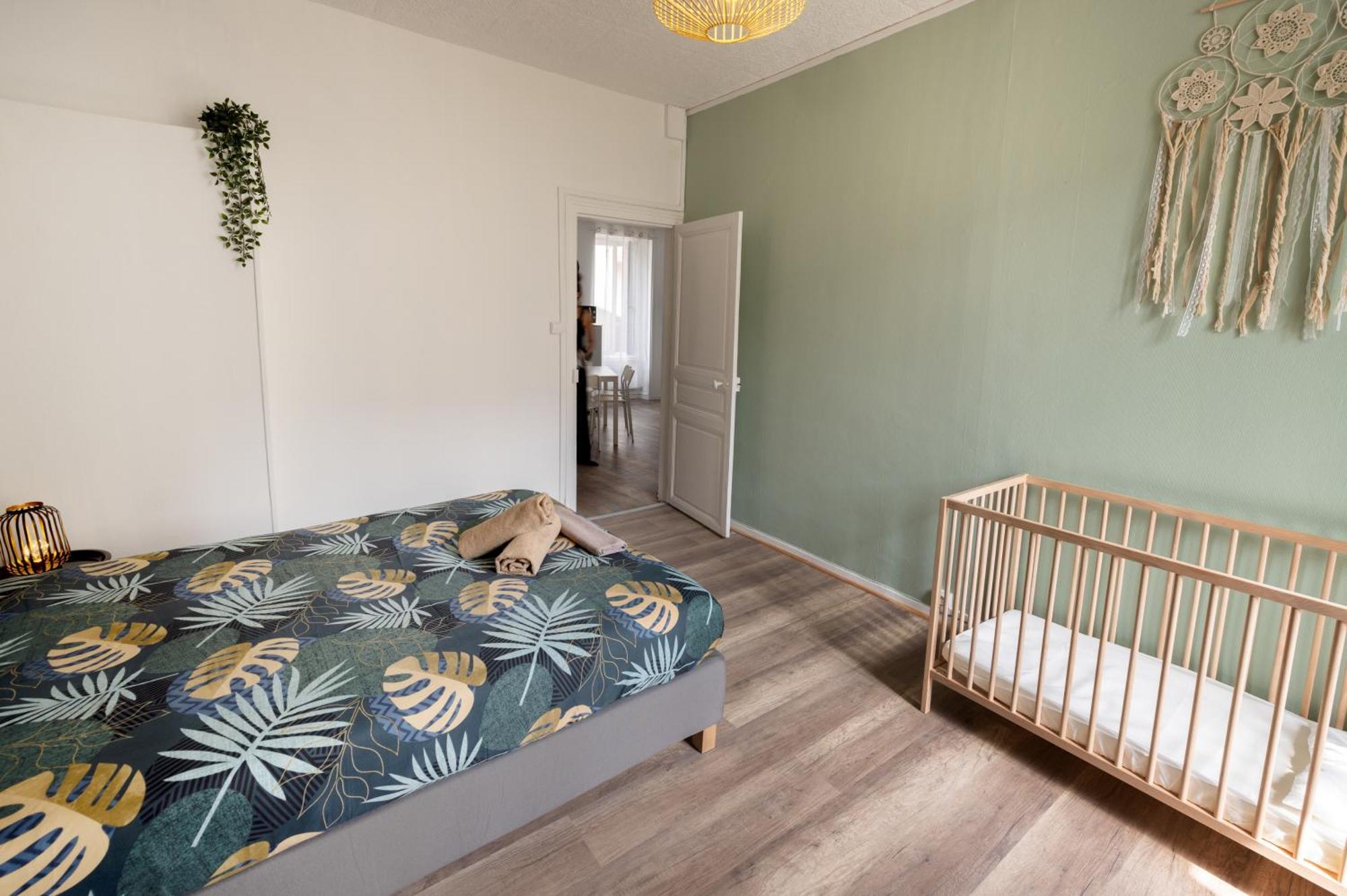 Ld-Location Hotel Montlucon Bagian luar foto