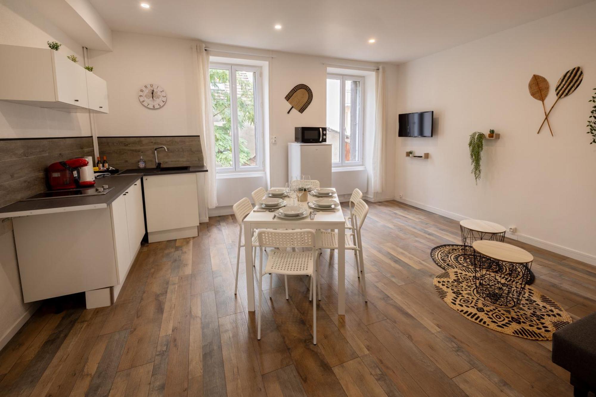 Ld-Location Hotel Montlucon Bagian luar foto