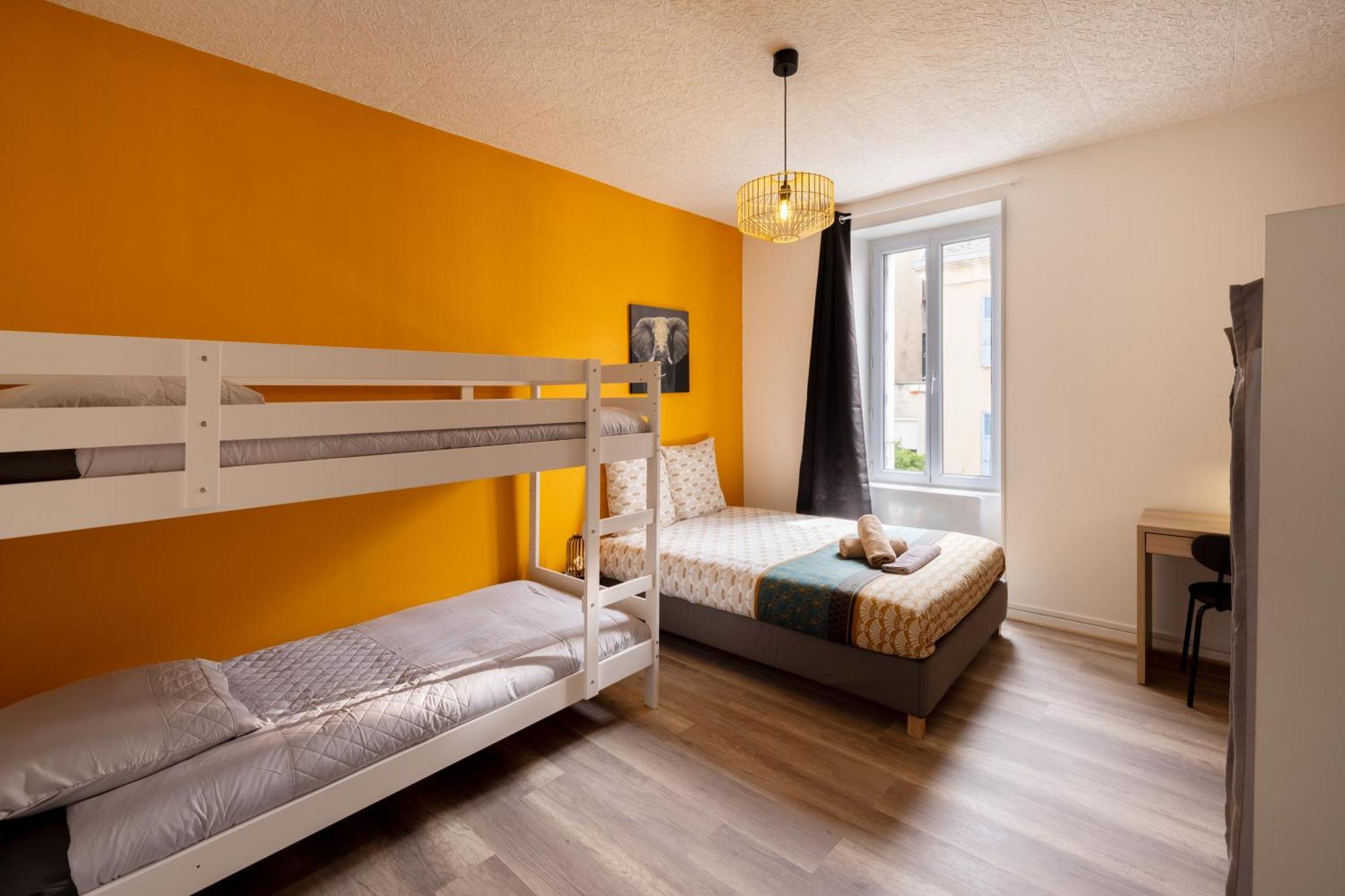 Ld-Location Hotel Montlucon Bagian luar foto