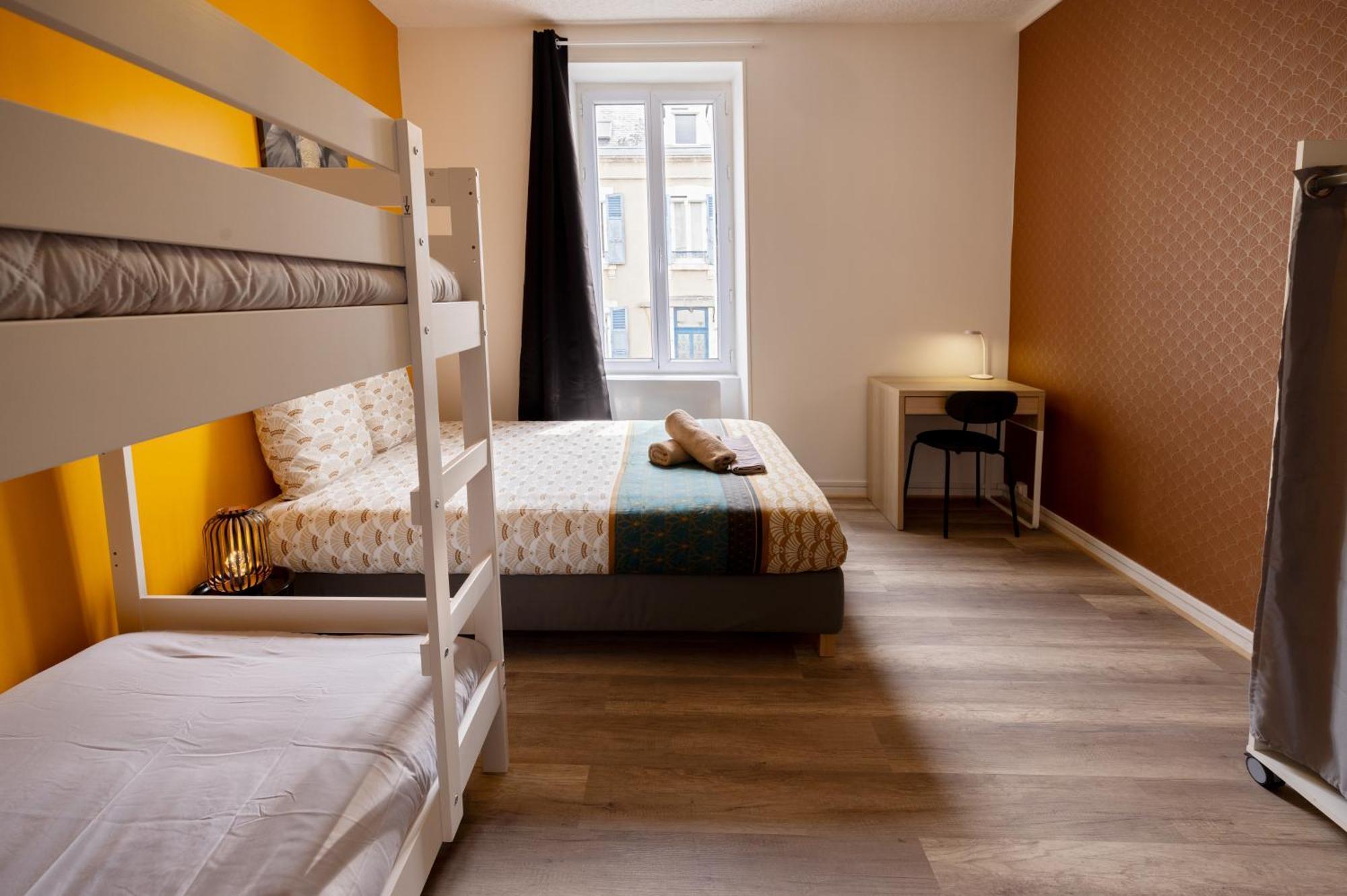 Ld-Location Hotel Montlucon Bagian luar foto