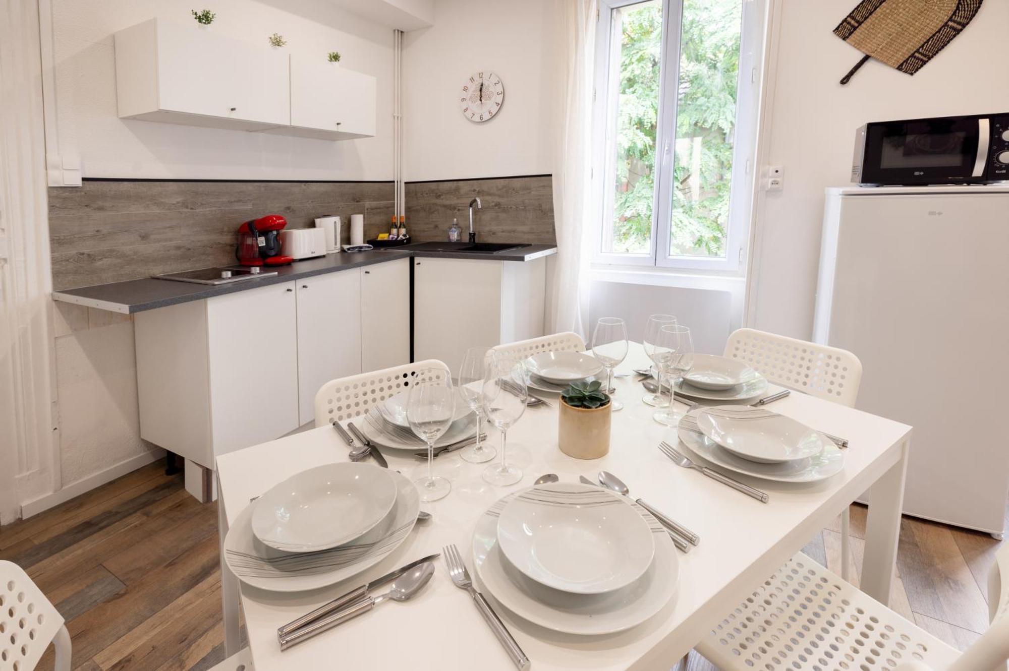 Ld-Location Hotel Montlucon Bagian luar foto