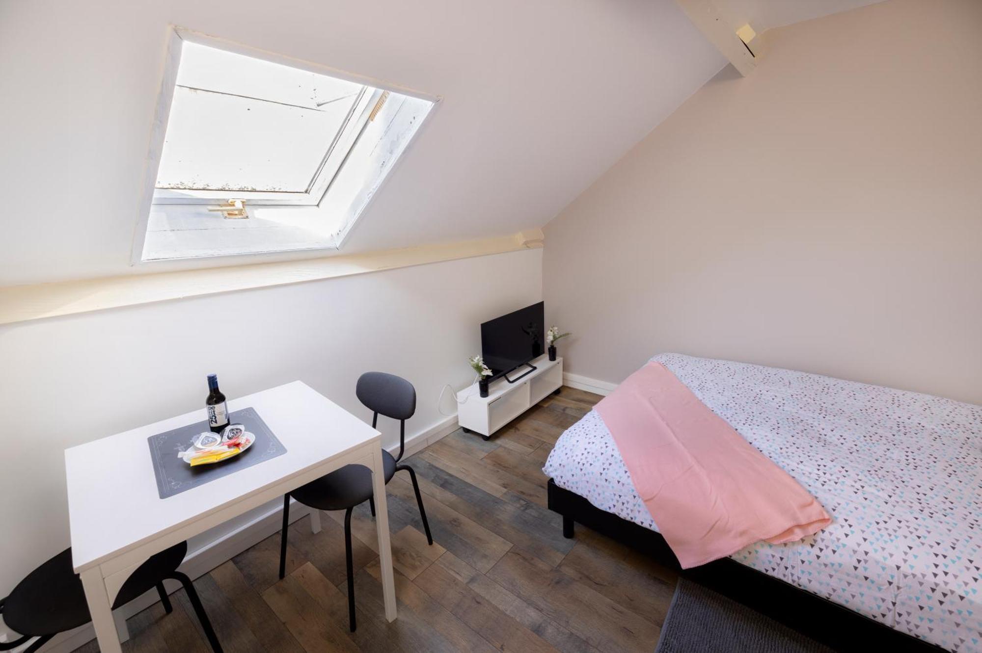 Ld-Location Hotel Montlucon Bagian luar foto