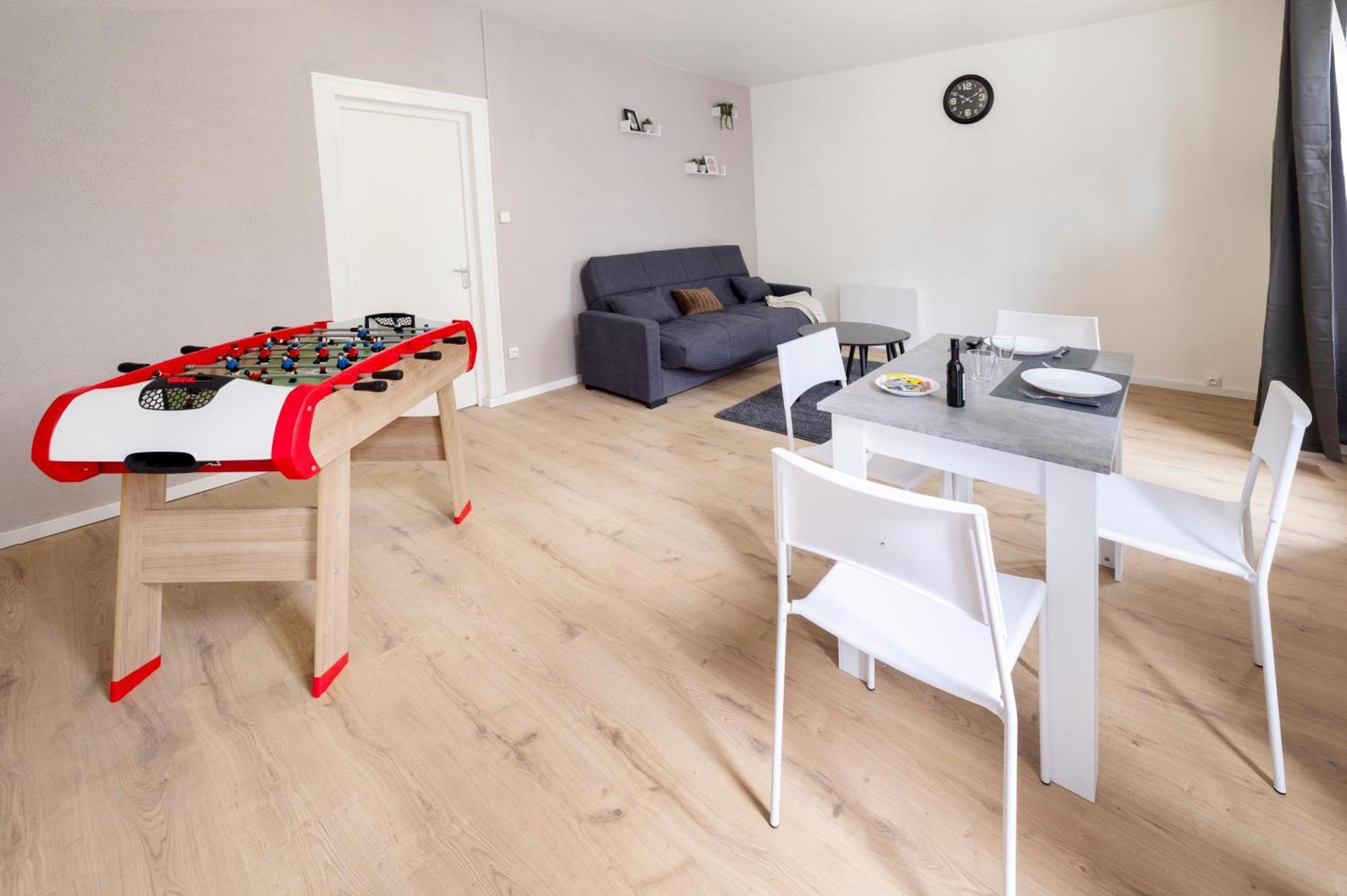 Ld-Location Hotel Montlucon Bagian luar foto